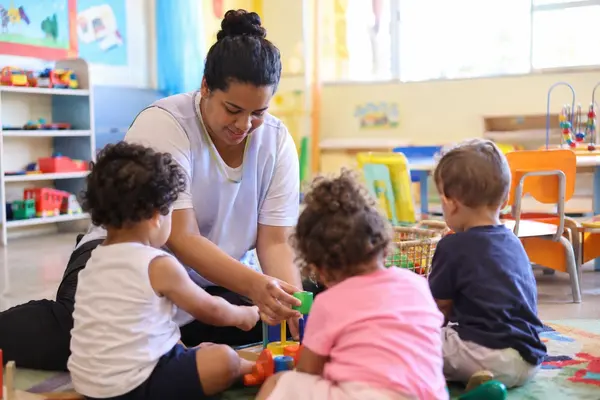 p2-vagas-emprego-creche-01-auxiliar-creche